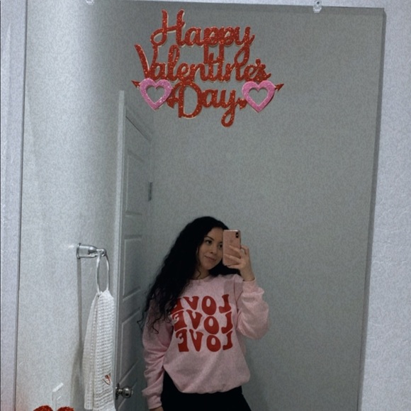 Love Pink Sweatshirt Valentine’s Day Crewneck Sweater Trendy NEW - Picture 3 of 4